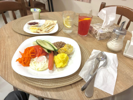 041 Breakfast at base